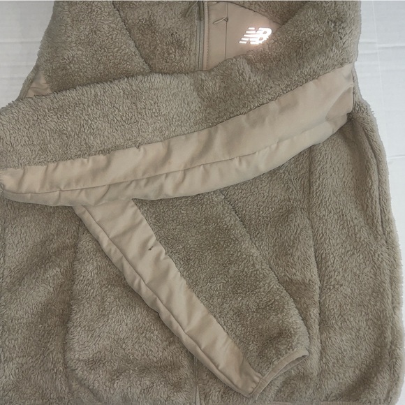 New balance furry zipper jacket warm Sherpa style new balance beige sweater - Picture 5 of 7